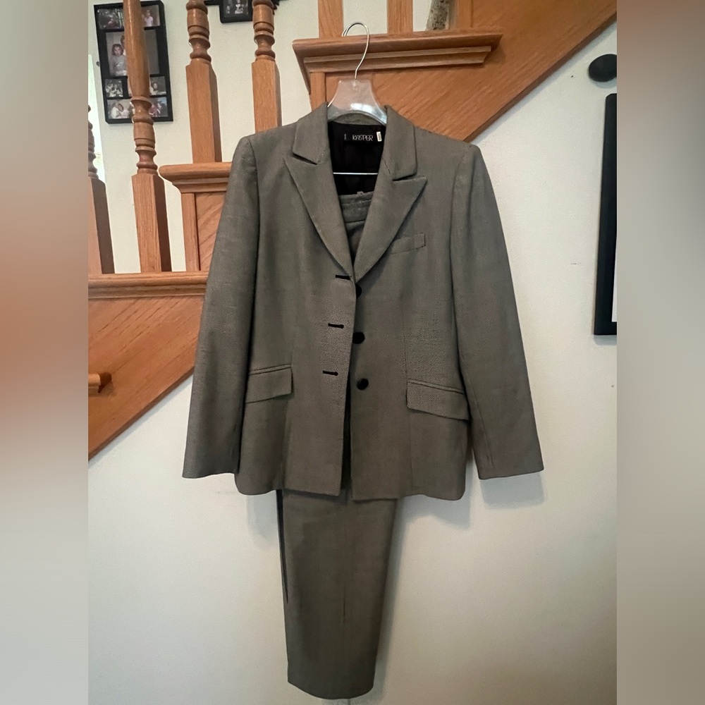 Kasper 2-piece Suit (8p)